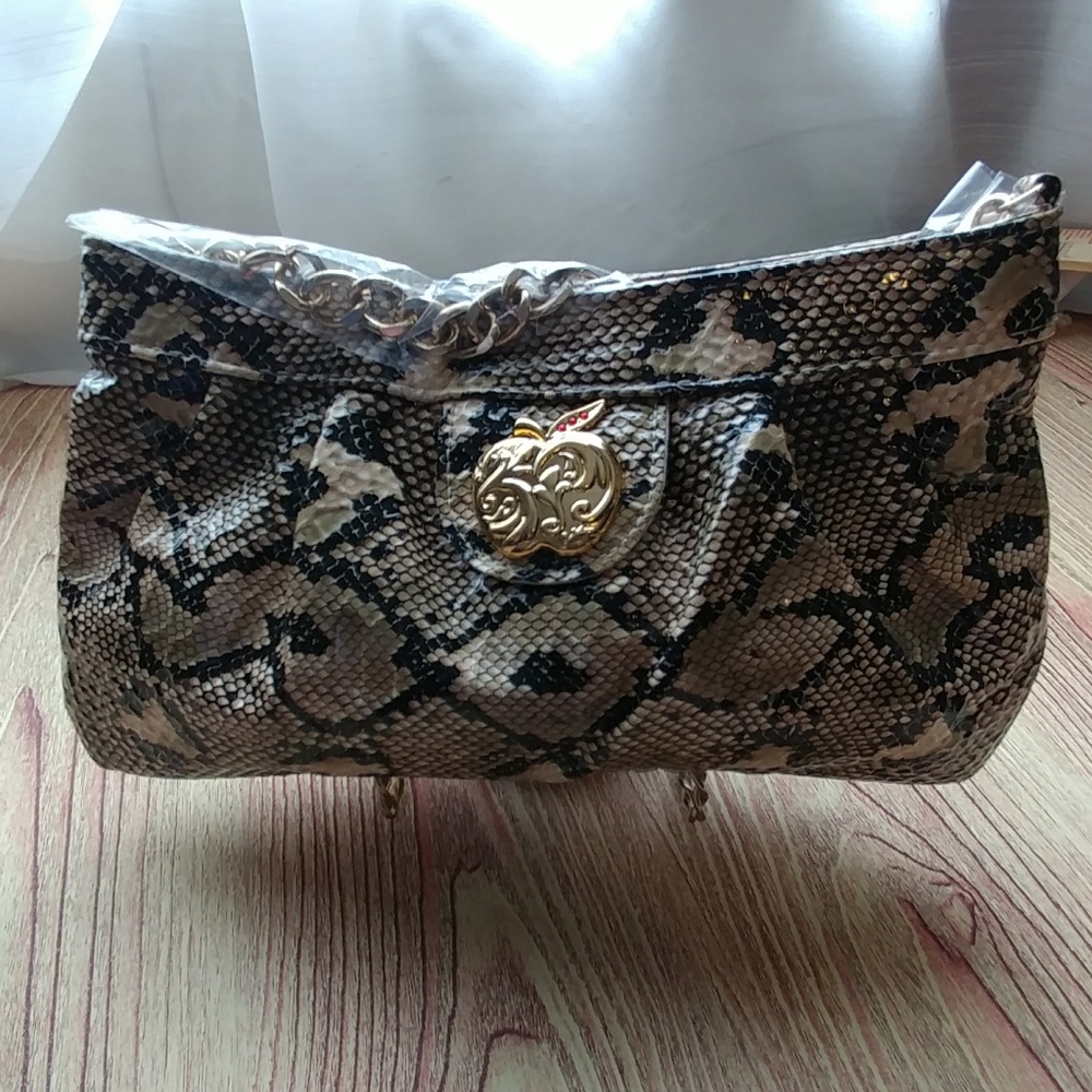 Apple Bottom by Nelly Clutch 🌷New🌷Offers Welcome